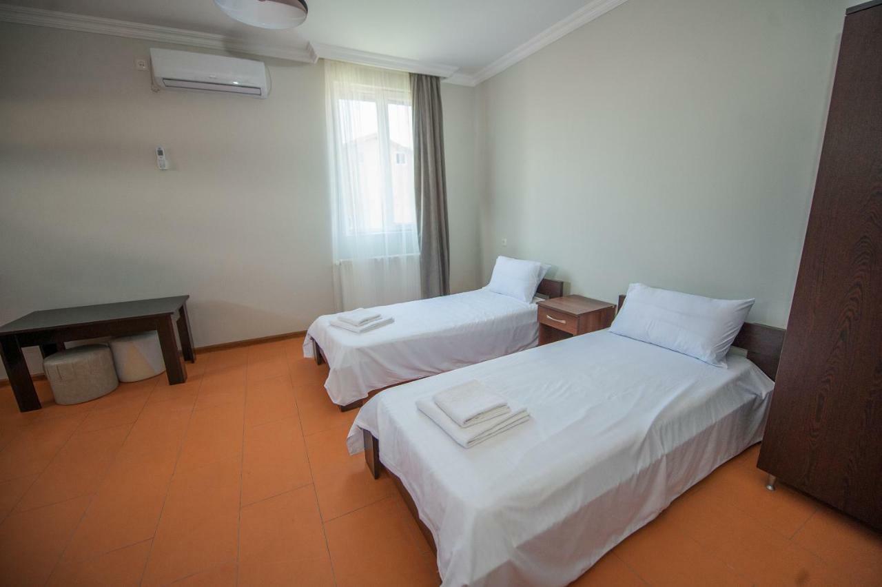 Hotel Cosmos บาทูมิ ภายนอก รูปภาพ