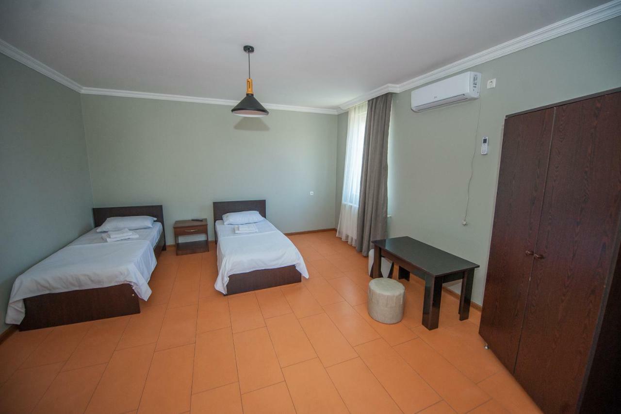 Hotel Cosmos บาทูมิ ภายนอก รูปภาพ