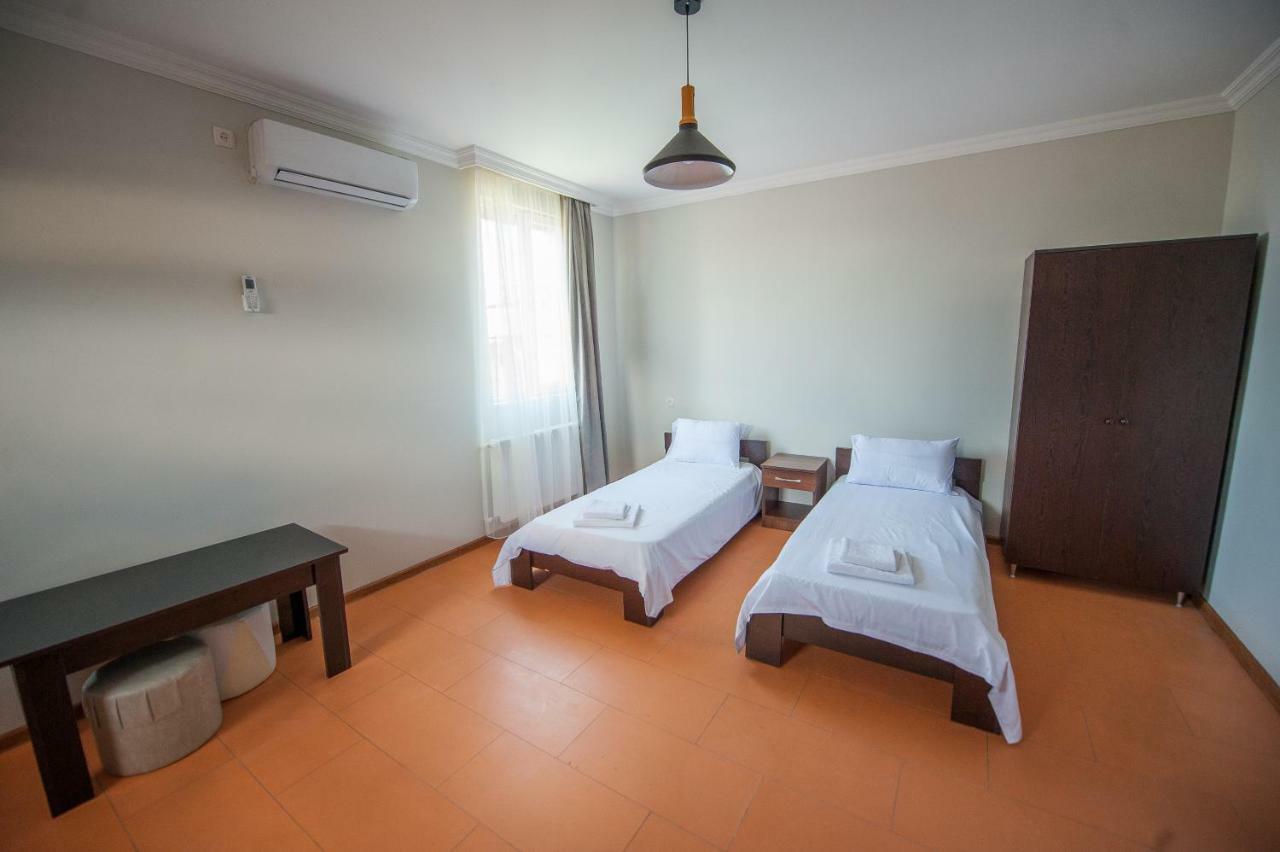 Hotel Cosmos บาทูมิ ภายนอก รูปภาพ