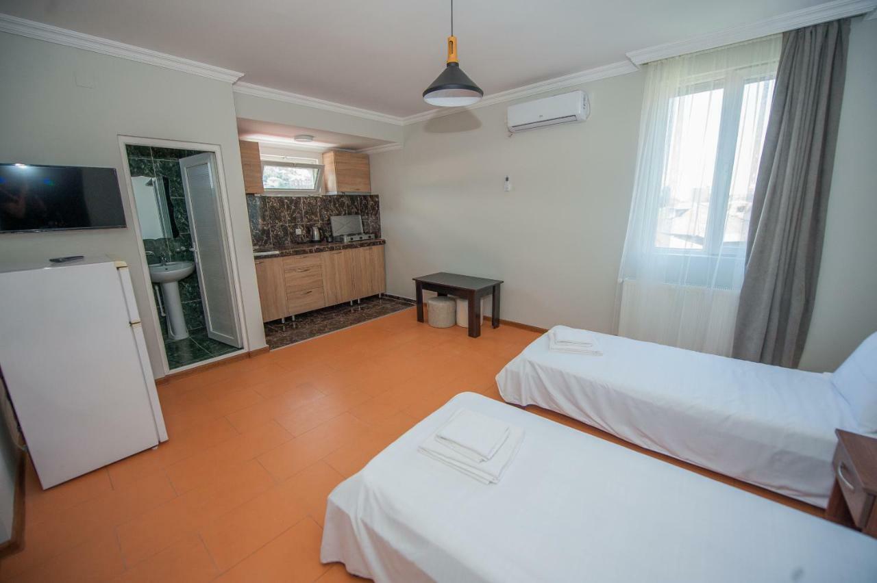 Hotel Cosmos บาทูมิ ภายนอก รูปภาพ