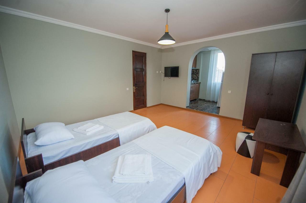 Hotel Cosmos บาทูมิ ภายนอก รูปภาพ